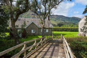 Enchanting rustic cottage w stunning views & river